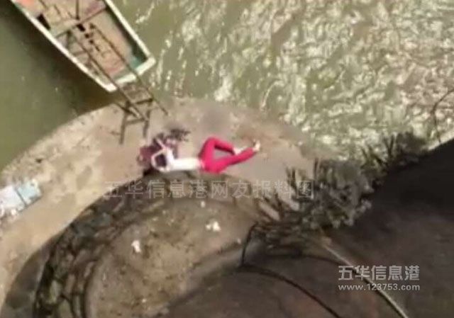 水寨大桥一女子跳桥摔死